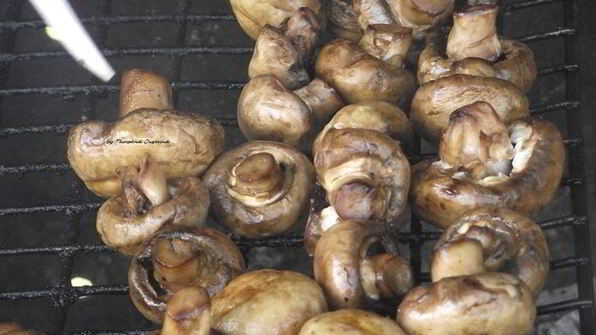 шампиньоны, запеченные на мангале