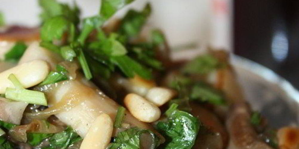 Рецепт шампиньоны жареные с кедровыми орешками