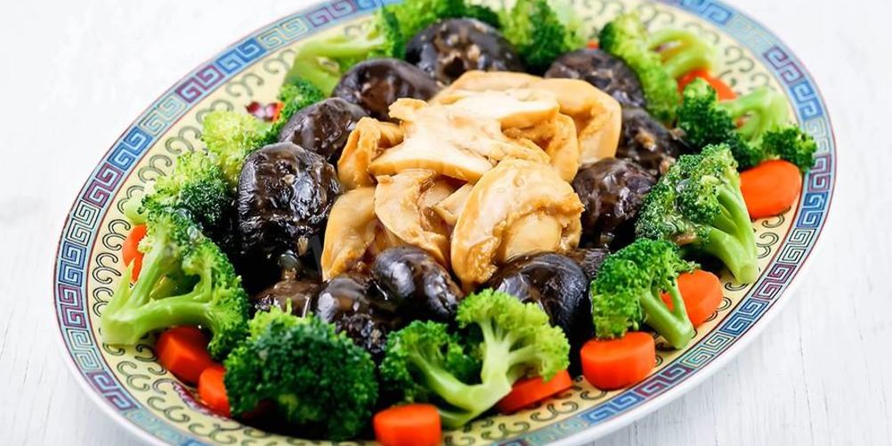 Рецепт тушеные грибы и морские ушки