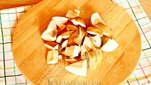 жареные белые грибы с луком