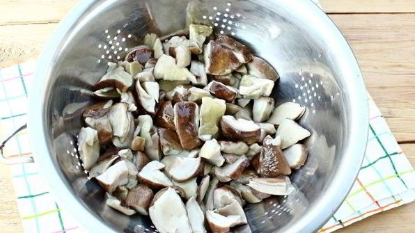 жареные белые грибы с луком