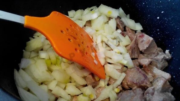 гуляш из говядины в мультиварке