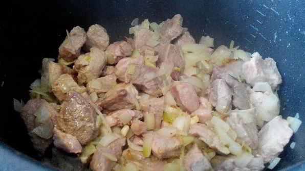 гуляш из говядины в мультиварке