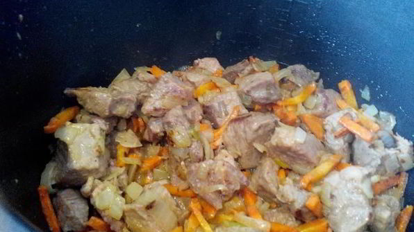 гуляш из говядины в мультиварке