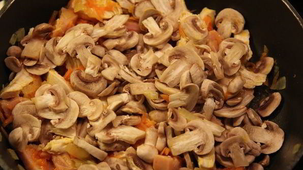 картофельные ньокки с куриным филе и грибами