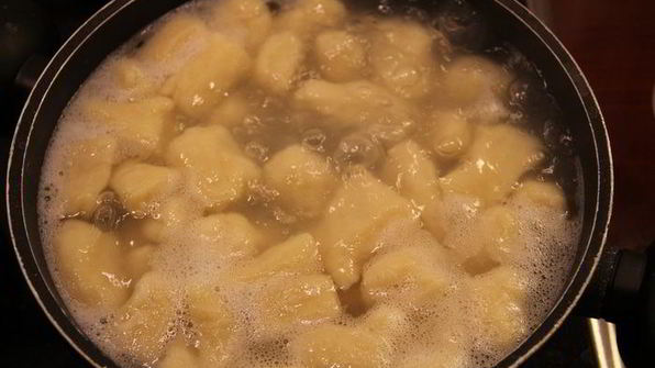 картофельные ньокки с куриным филе и грибами