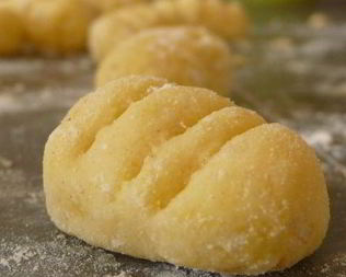 Картофельные ньокки с сыром горгонзола