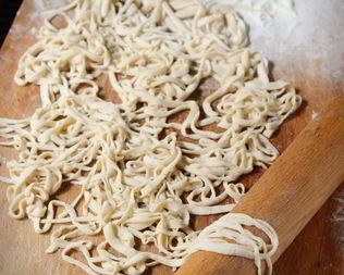 Китайская домашняя лапша без яиц