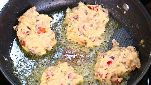 котлетки из фасоли со сладким перцем и чили