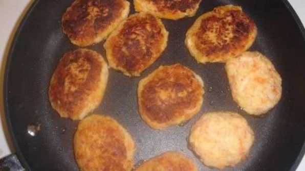 котлетки из крабовых палочек