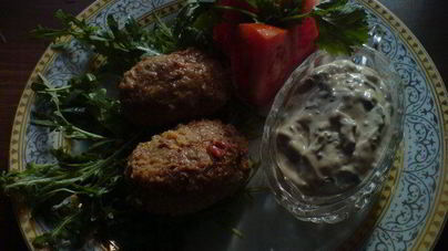 Котлетки с паприкой и соусом из бальзамического уксуса