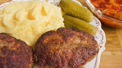 Котлеты из домашнего фарша в сухарях