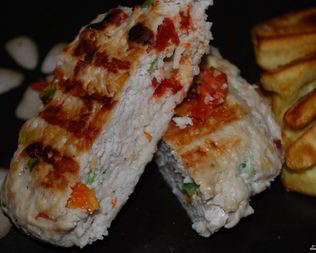 Котлеты из индейки с помидорами и сыром