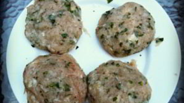 котлеты из индейки с помидорами и сыром