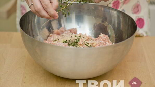 котлеты из птицы с белыми грибами и тимьяном