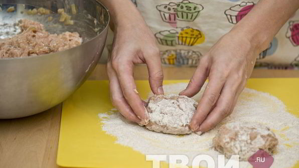 котлеты из птицы с белыми грибами и тимьяном