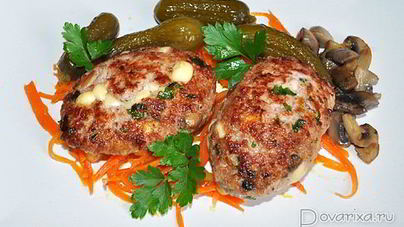 Котлеты мясные с грибами и сыром