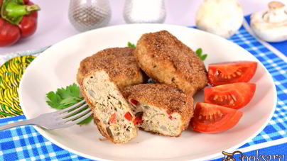 Куриные котлеты с баклажанами, грибами и сладким перцем