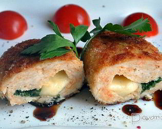 Куриные котлеты с начинкой из сыра