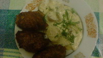 Ореховые котлеты под грибным соусом