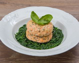 Паровые рыбные котлеты со шпинатом