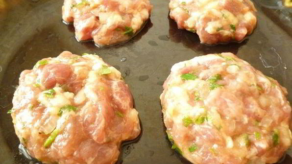 рубленые свиные котлеты