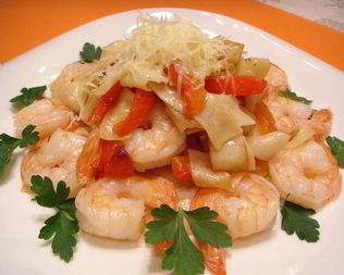 Лапша паппарделле с креветками и сладким перцем