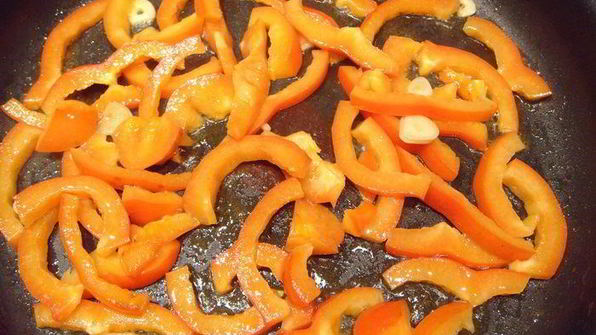 лапша паппарделле с креветками и сладким перцем