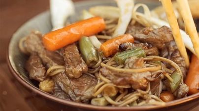 Лапша с соусом терияки и овощами