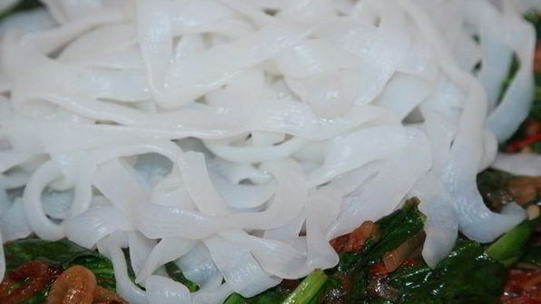 лапша ширатаки со шпинатом