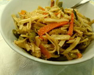 Лапша удон с овощами в соусе