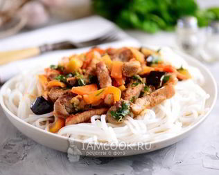 Лапша удон со свининой и овощами