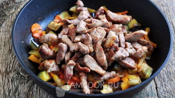 лапша удон со свининой и овощами