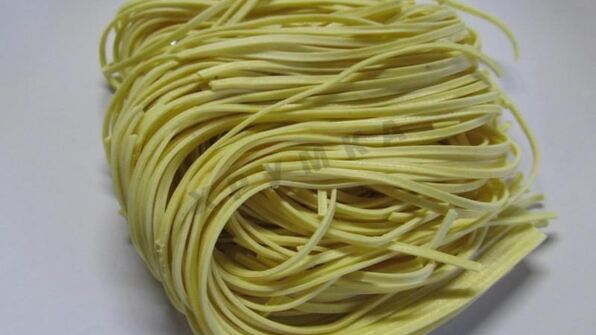 лапша в зеленом шпинатном соусе