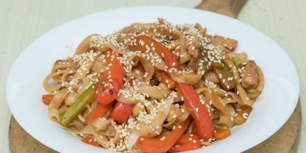 Рецепт лапша вок с курицей и кабачками
