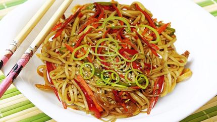 Лапша вок с овощами под соусом Терияки