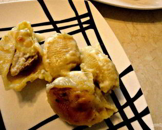 Фаршированные макароны под соусом Бешамель