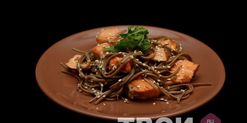 Рецепт гречневая лапша соба с форелью в соевом соусе