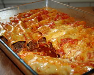 Каннеллони с соусом болоньезе