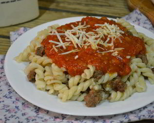 Макароны с фаршем под соусом