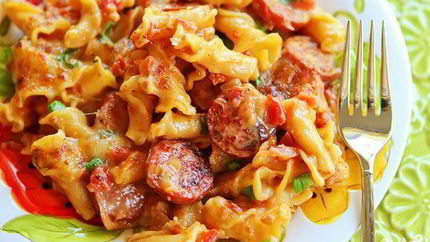 Макароны с колбасой