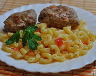 Макароны с котлетами