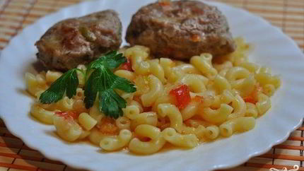 Макароны с котлетами