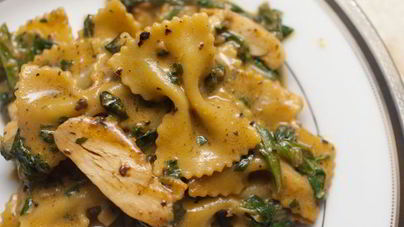 Макароны с куриным филе в грибном соусе