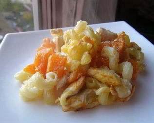 Макароны с курицей и тыквой