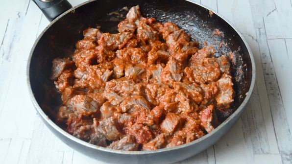 макароны с мясом и подливой