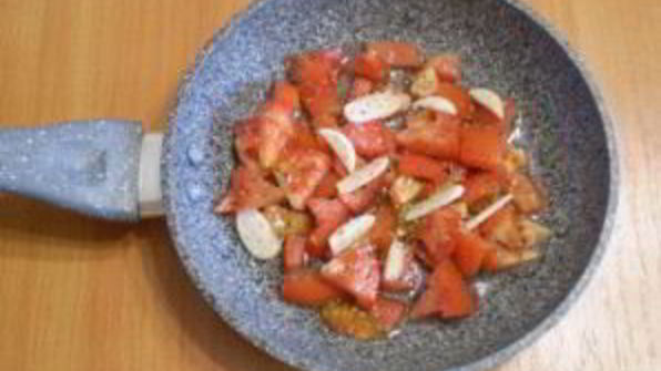 макароны с помидорами