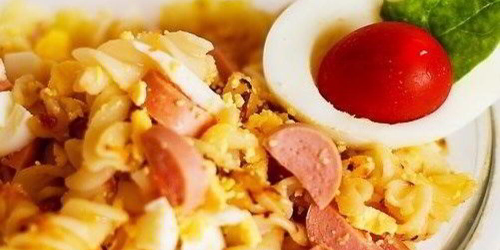 Рецепт макароны с сосисками, яйцами и сыром