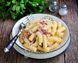Макароны с соусом карбонара
