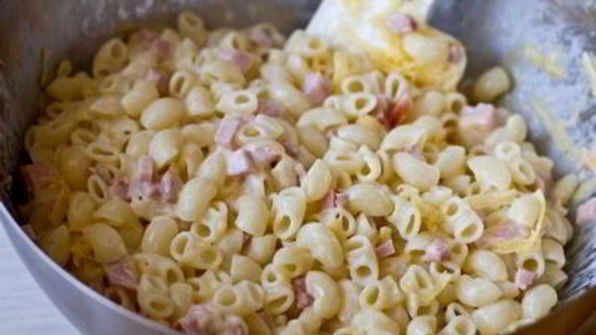 макароны с сыром и ветчиной
